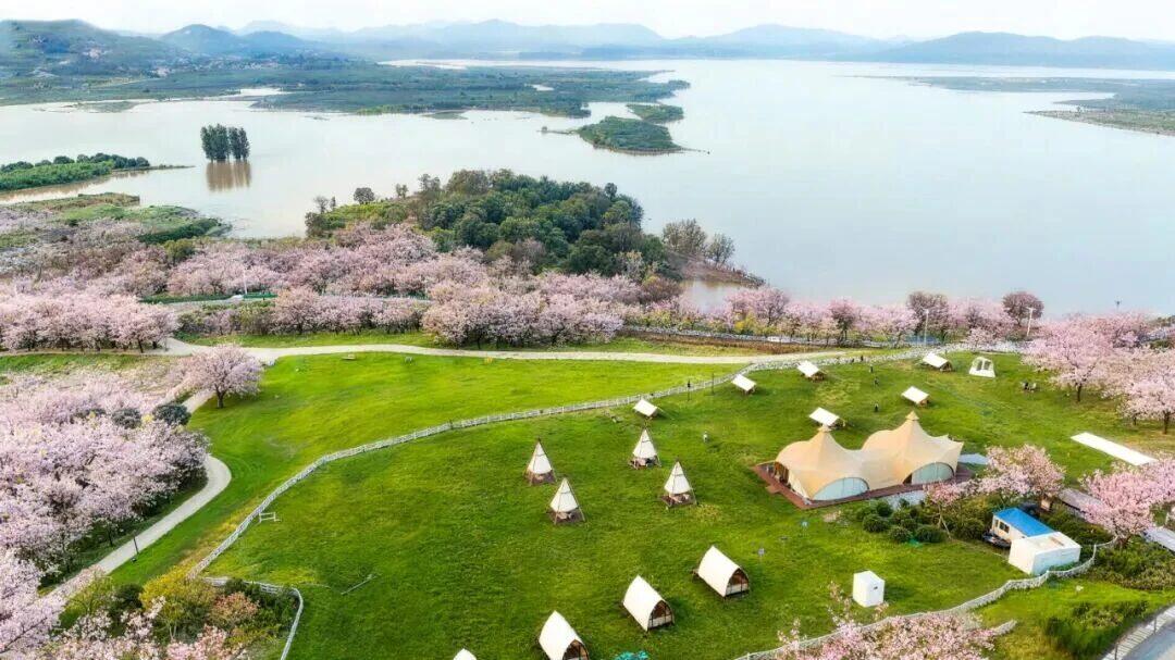 山湖自然与草地营地